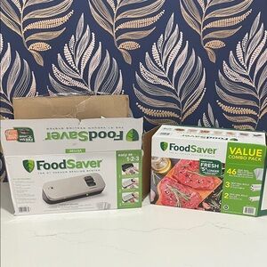 FoodSaver Vacuum Sealer Combo Pack - White